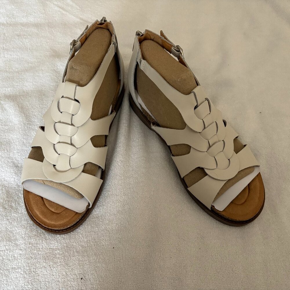 Earth Shoes Casual Flat Sandals, 6M, Ivory